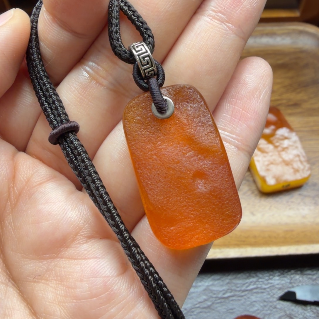 琥珀未镶嵌吊坠(赠链)