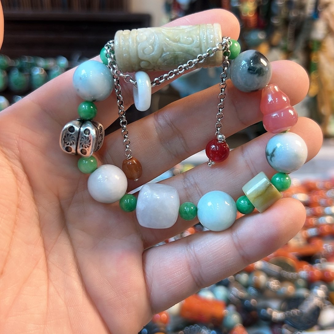 翡翠颈饰未镶嵌手串