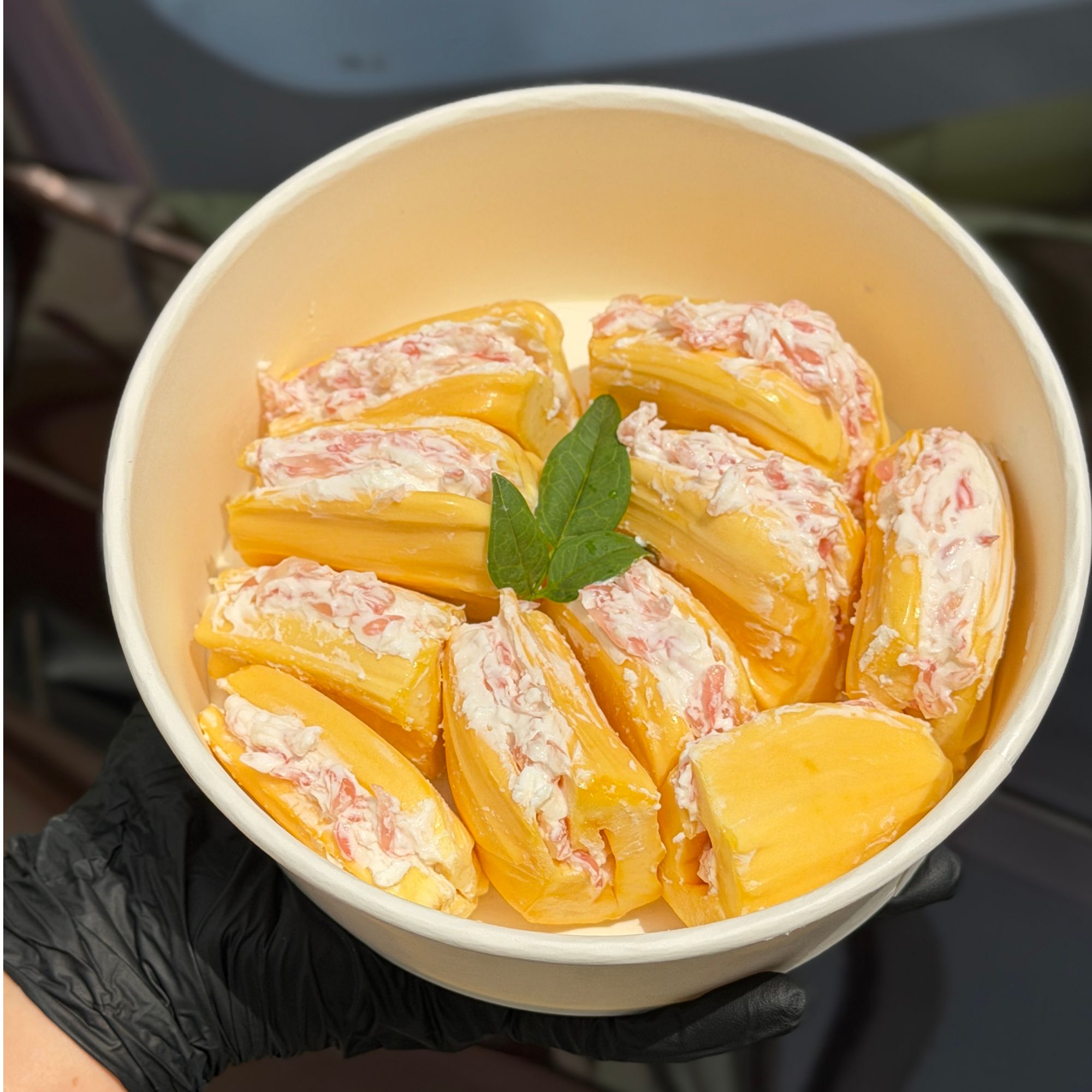 果切【季节限定】菠萝蜜夹柚子酸奶1盒    现做需要2小时，介意慎拍    以实物为准约500g左右