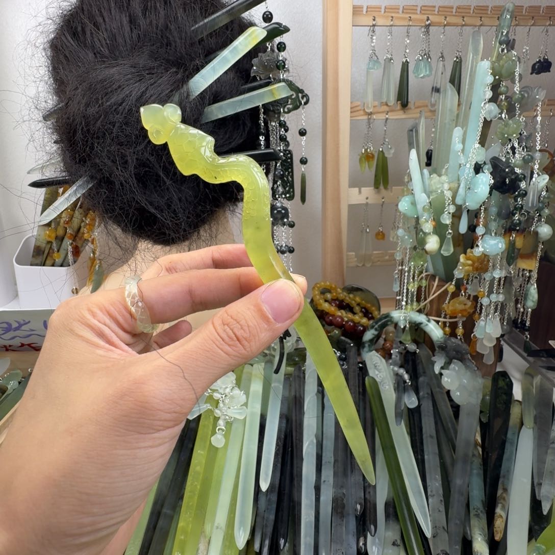 蛇纹石玉未镶嵌发饰