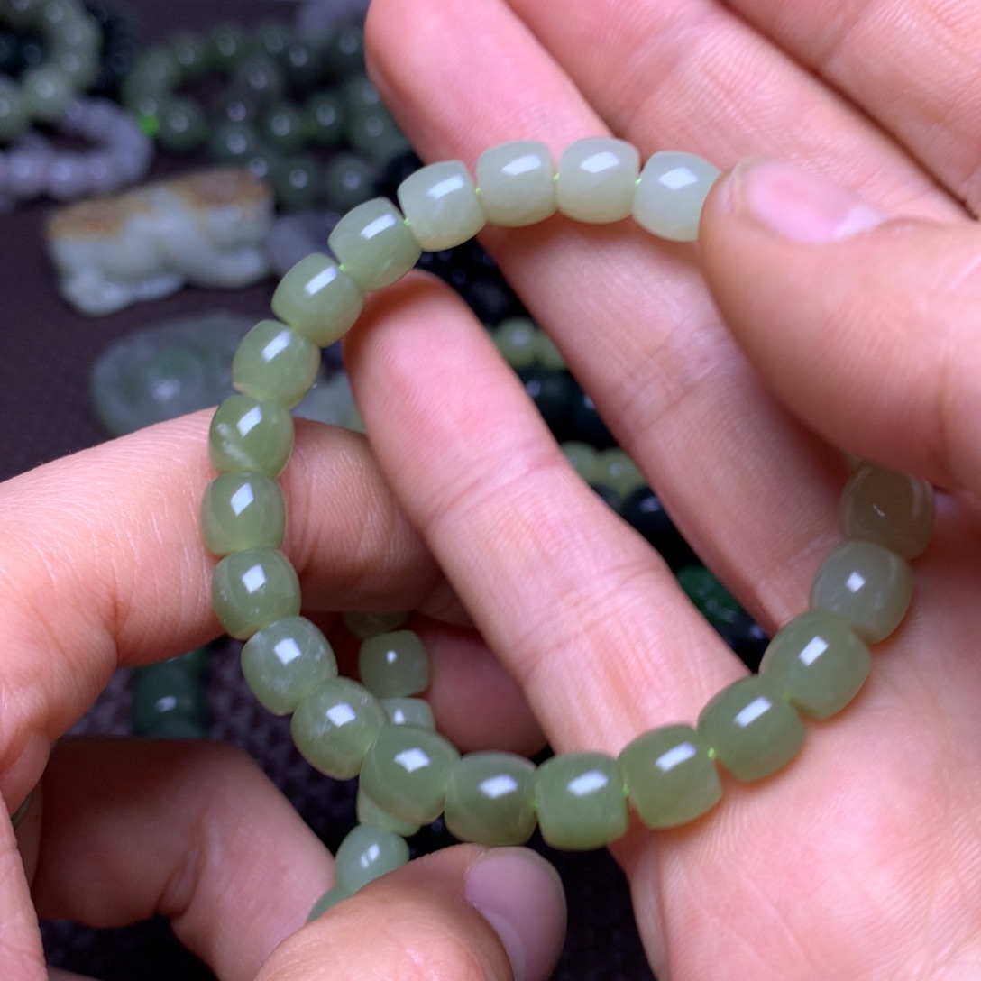 未镶嵌颈饰和田玉