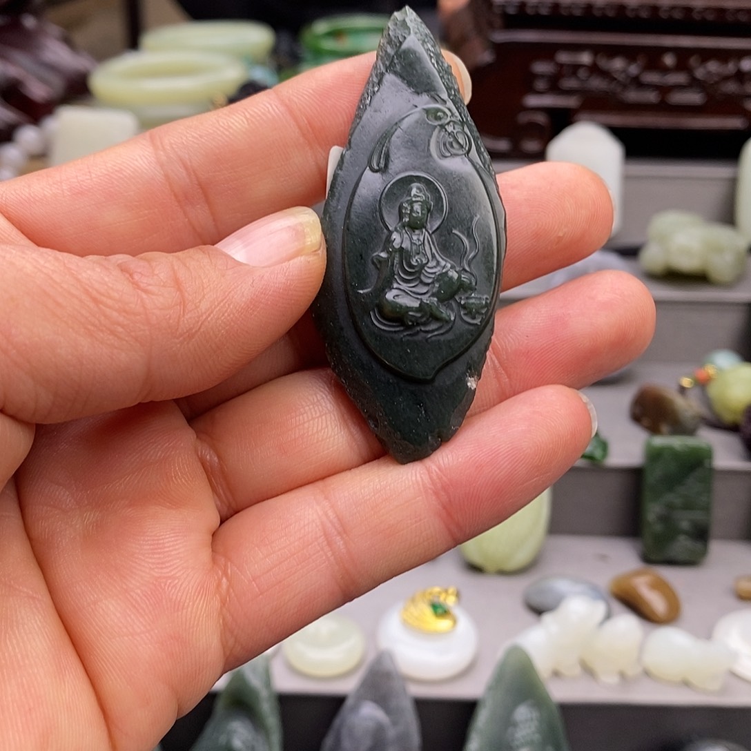 和田玉未镶嵌颈饰