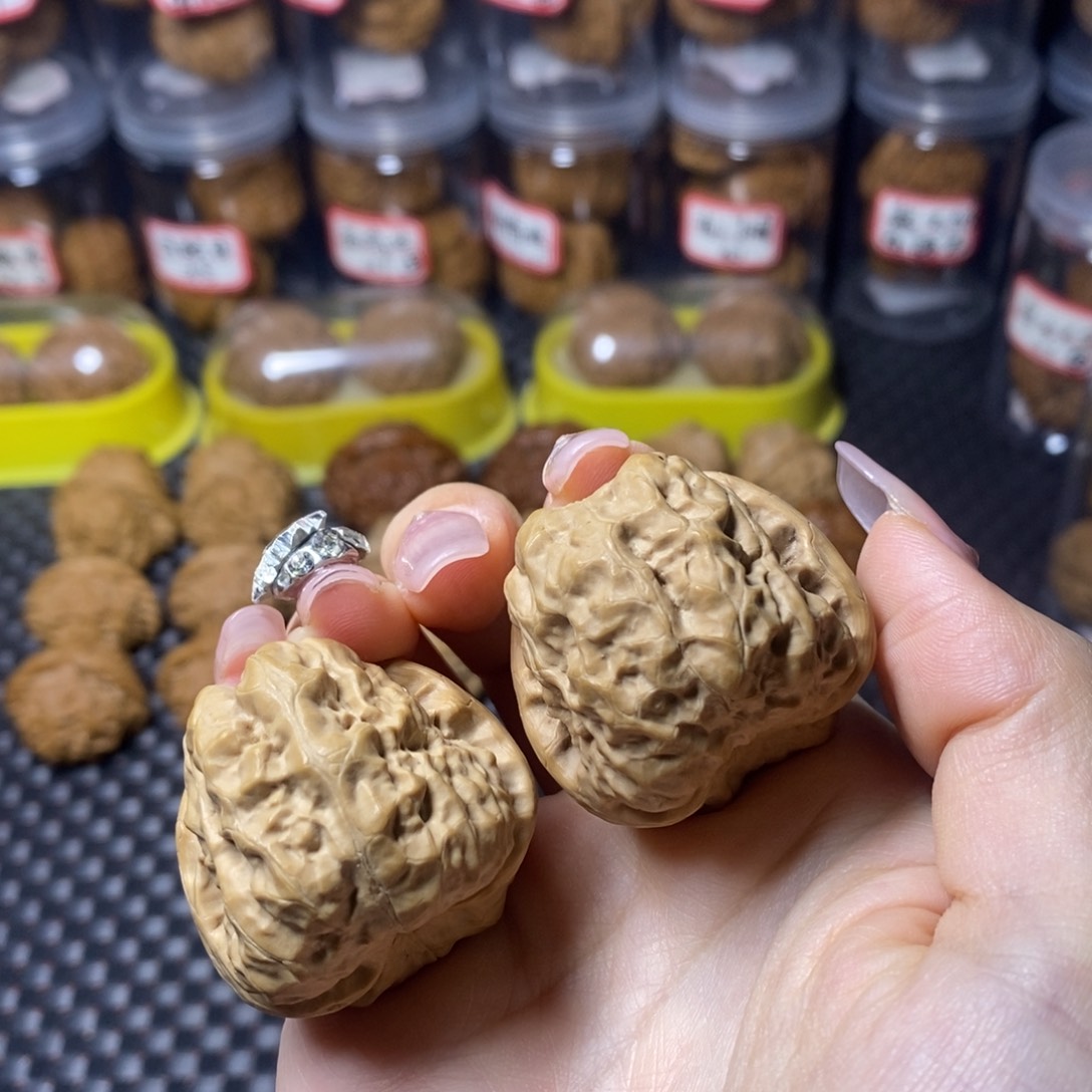 文玩核桃吊坠蛤蟆头肚子41边36.9