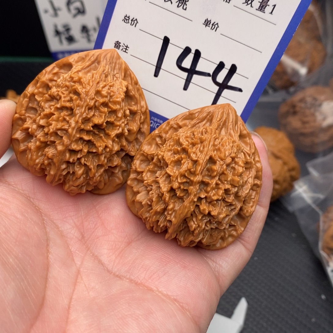 D***r把件桃核满天星41momo