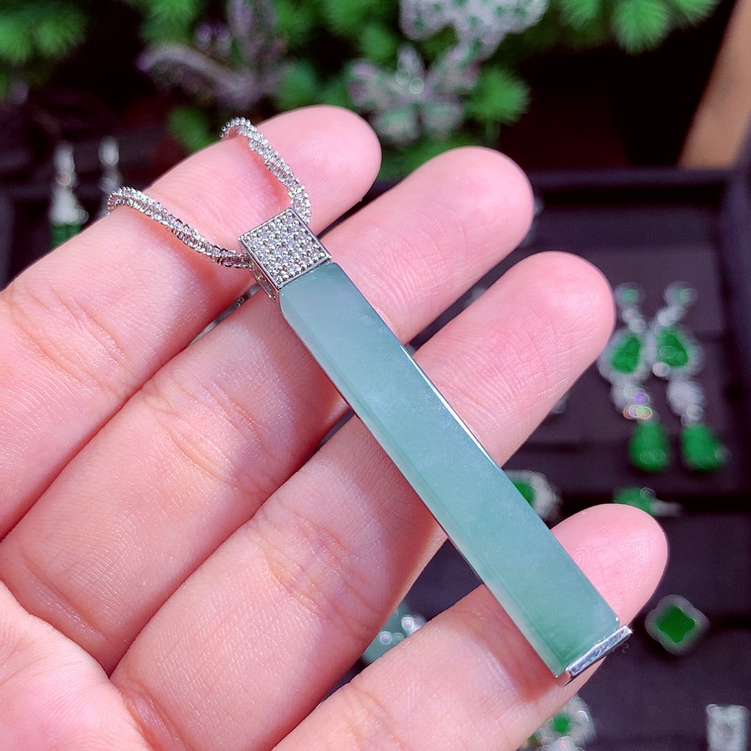 颈饰未镶嵌翡翠天然