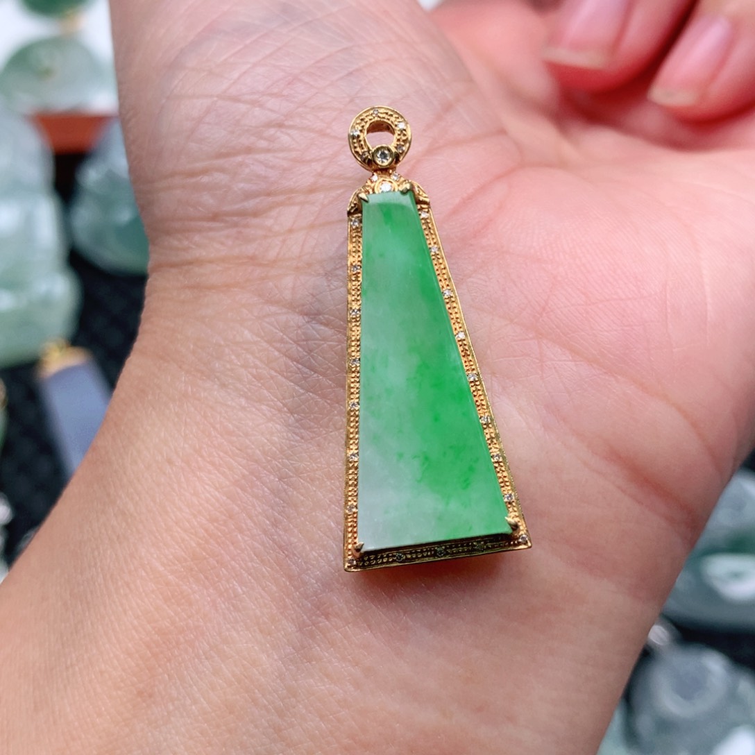 翡翠吊坠(不含链)18K金镶嵌