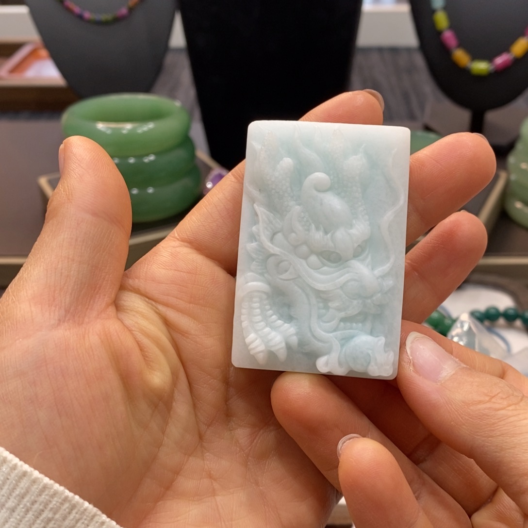 石英岩玉未镶嵌颈饰