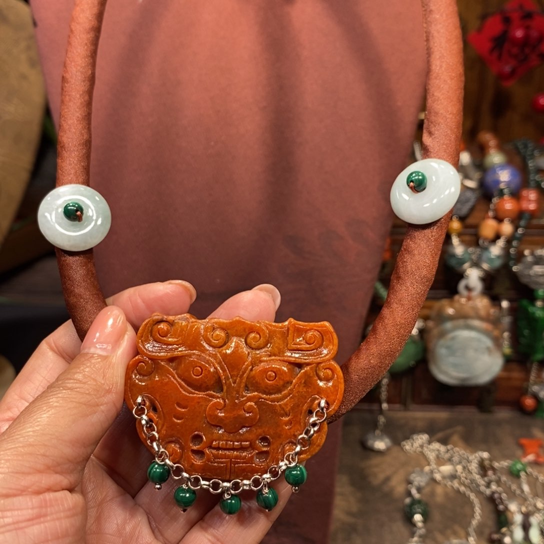 翡翠吊坠(赠链)未镶嵌