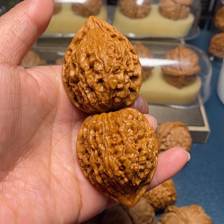 【闪购商品】文玩核桃把件坐佛