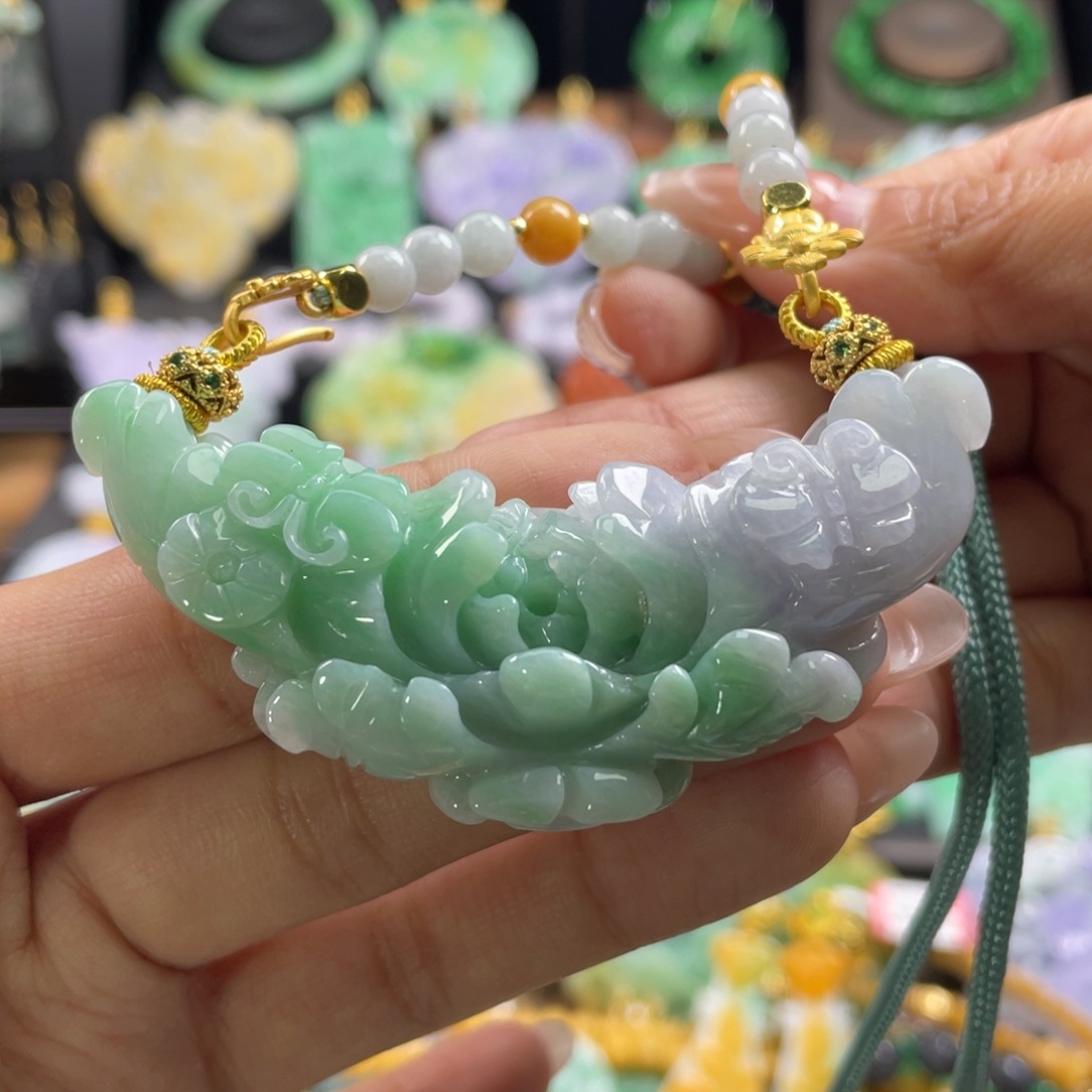 翡翠未镶嵌颈饰待编织