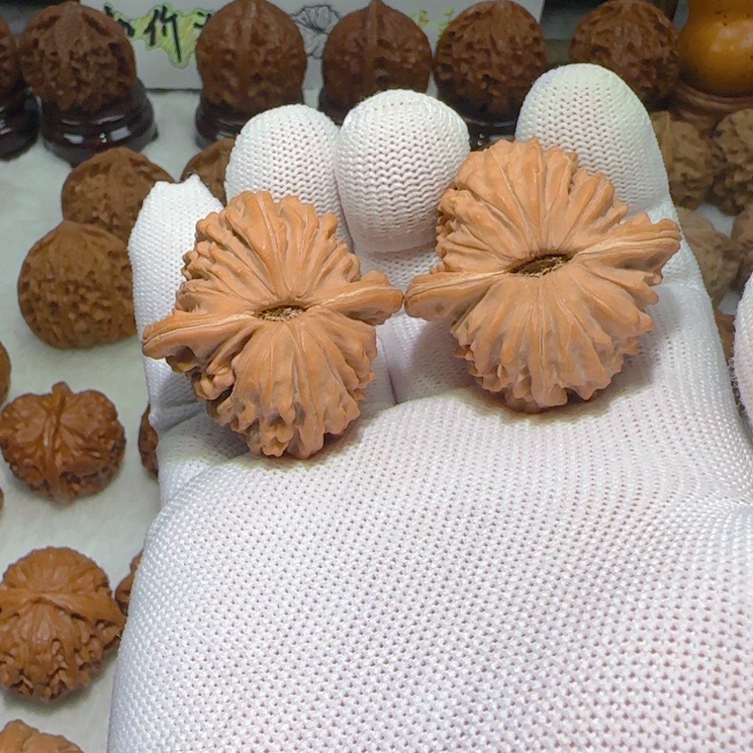 蘭***文玩核桃吊坠四座楼