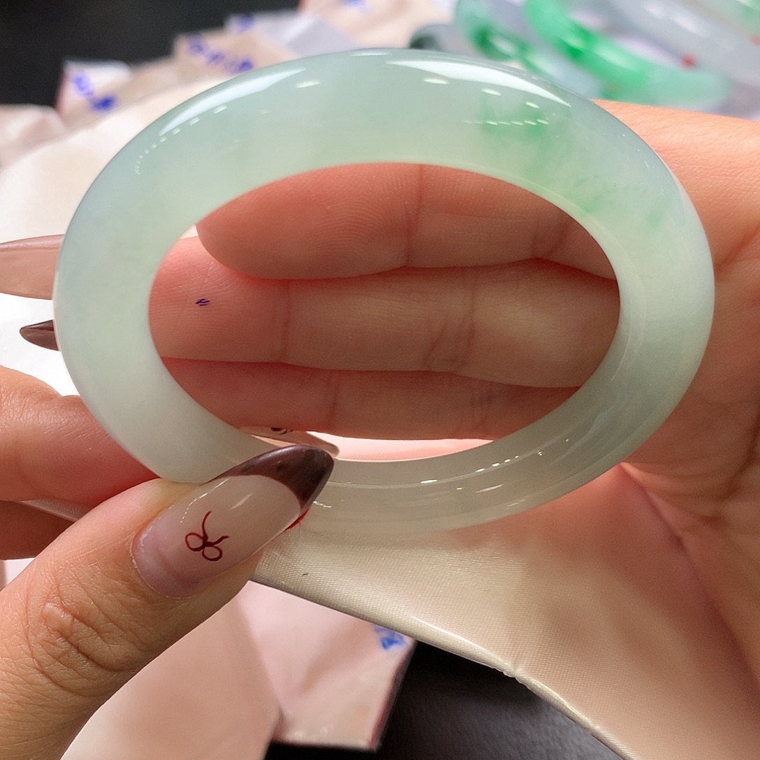 翡翠未镶嵌手镯（圆镯）19号冰胶芙蓉 完美强推！