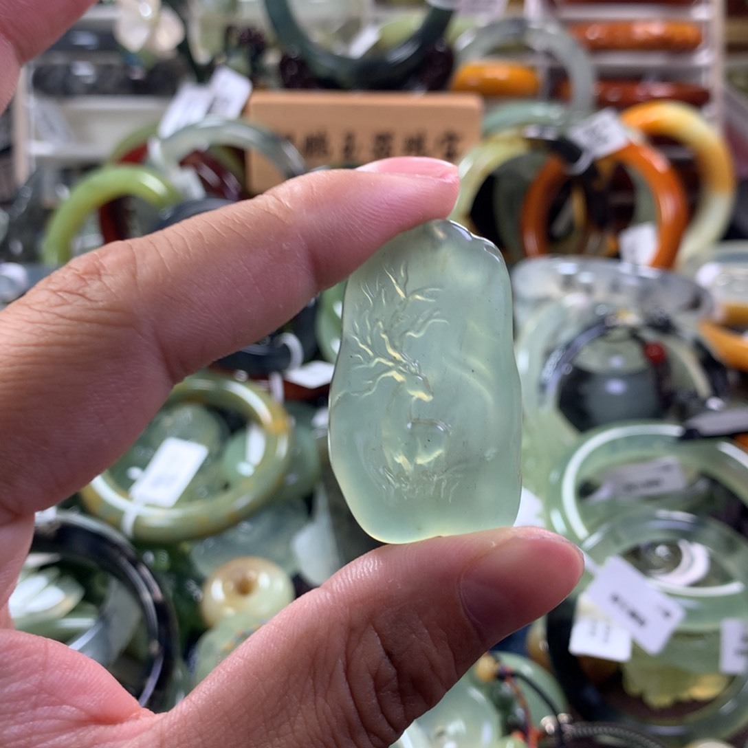 蛇纹石玉颈饰未镶嵌