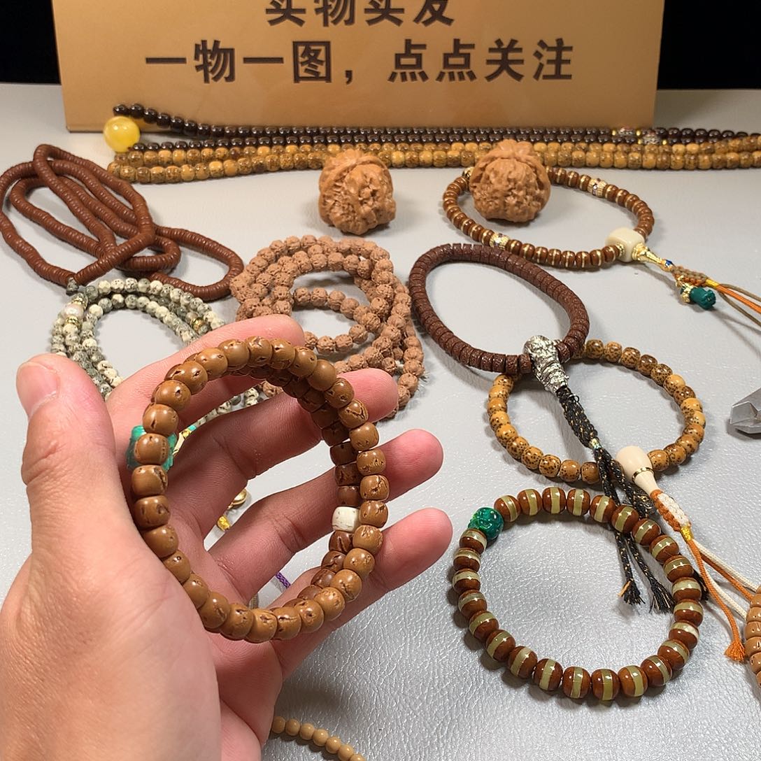 K***z桃核吊坠，。。。。。。。。。