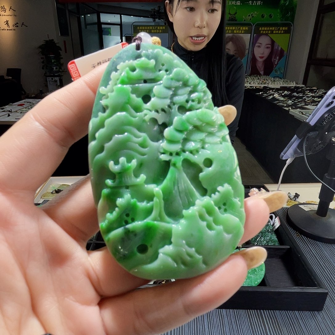 颈饰未镶嵌翡翠一
