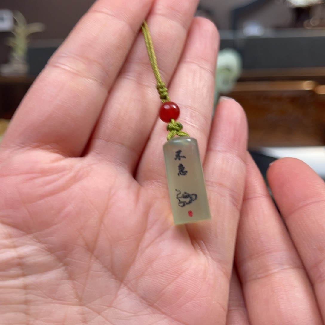 蛇纹石玉挂件未镶嵌