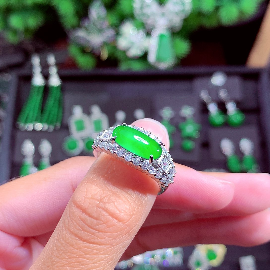 颈饰未镶嵌翡翠天然