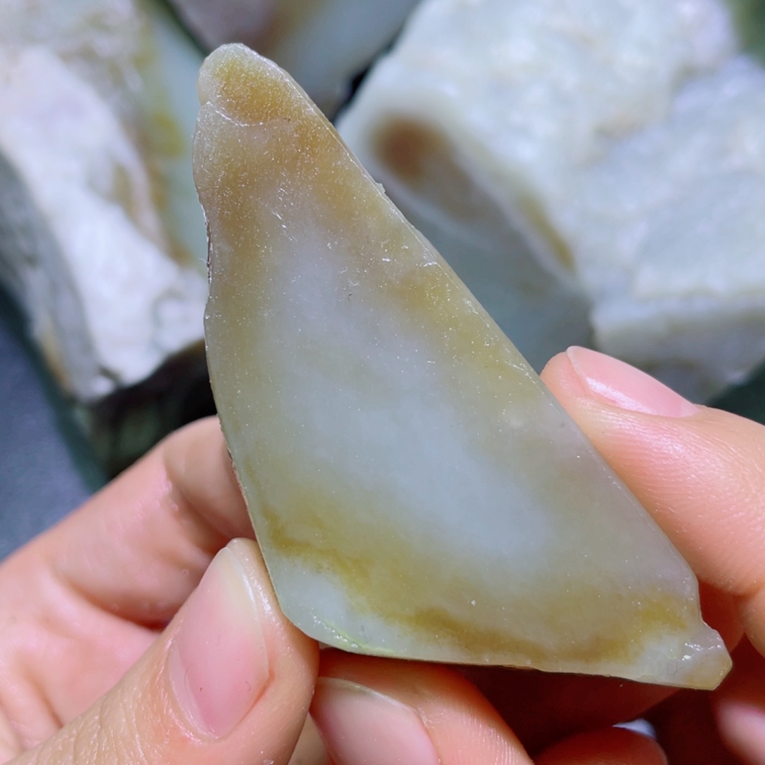 和田玉未镶嵌珠宝半成品