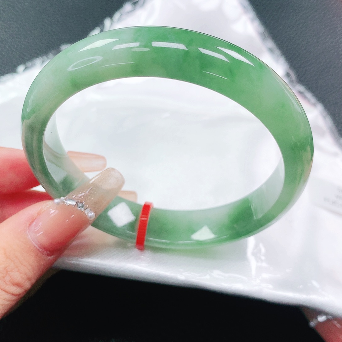 翡翠手镯未镶嵌58圈