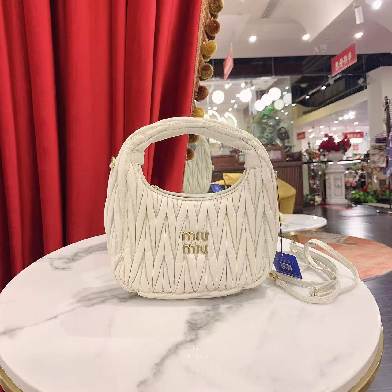 95新 MIU MIU/缪缪 GGS褶皱hobo小号白色单肩包芯片款67817925