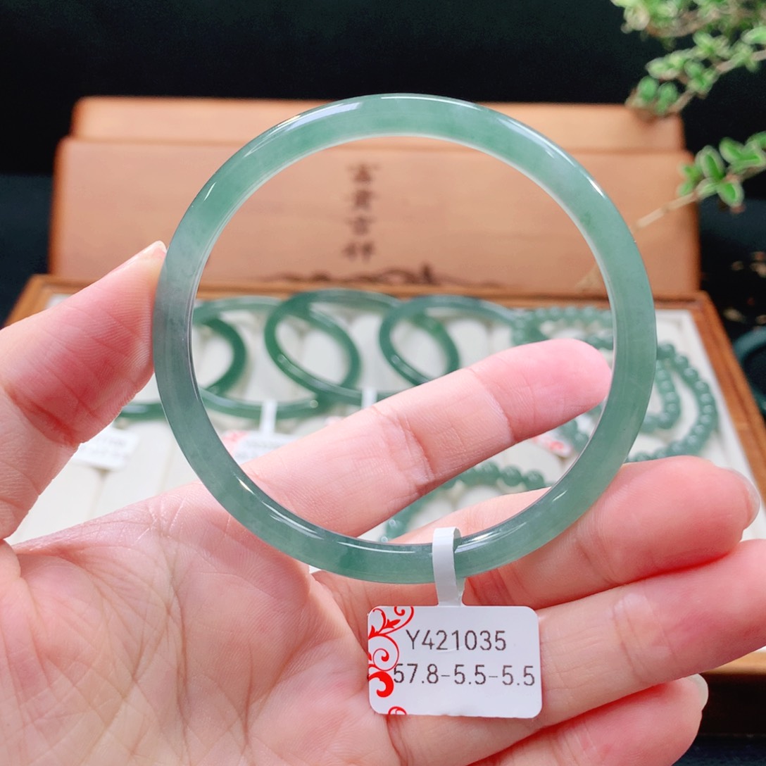翡翠手镯（圆镯）未镶嵌