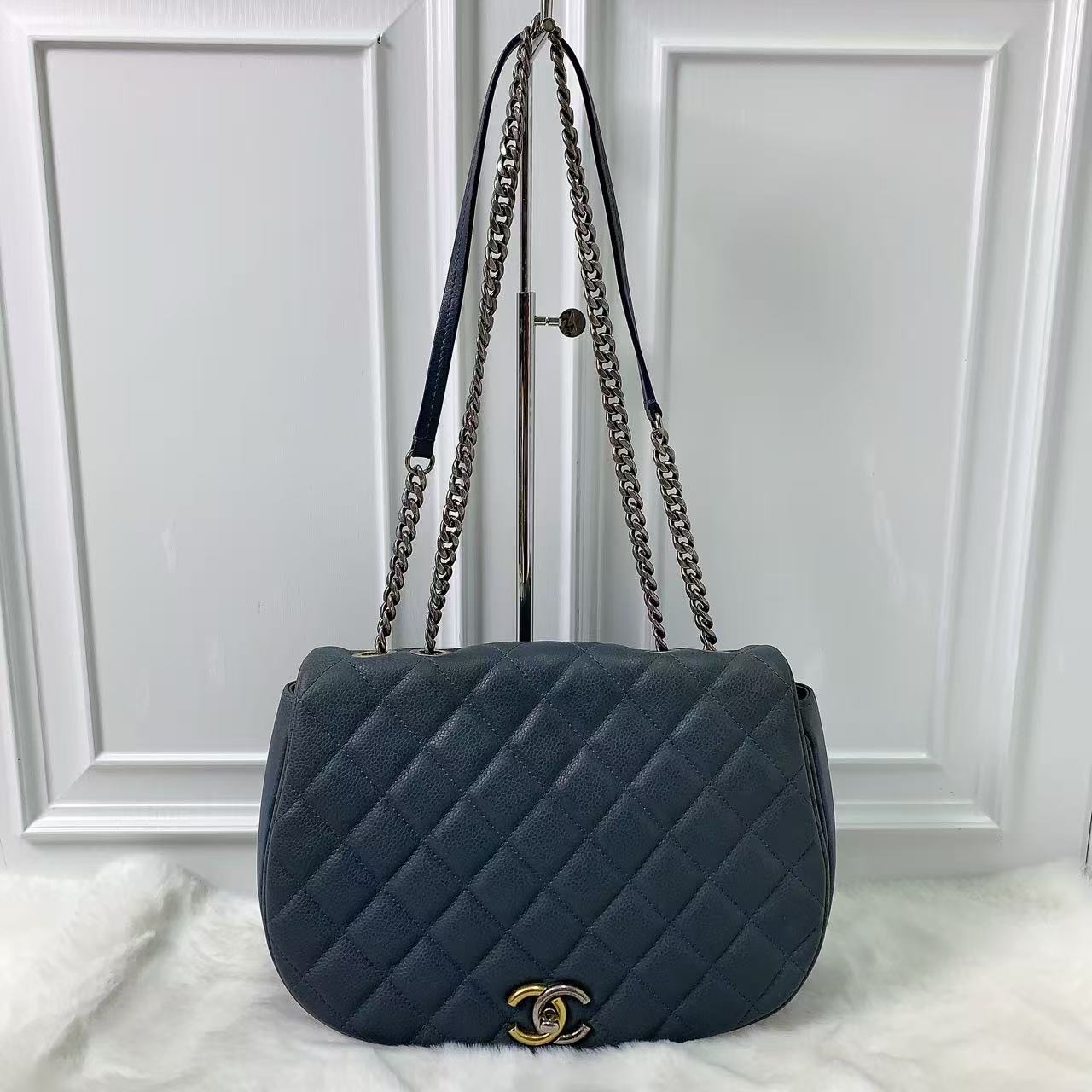 95新 Chanel/香奈儿  （铭）蓝色菱格马鞍包元宝包荔枝牛皮镭射23开
