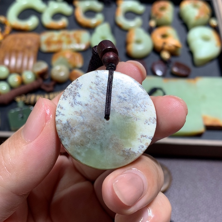 岫岩老玉（透闪石质玉）未镶嵌颈饰