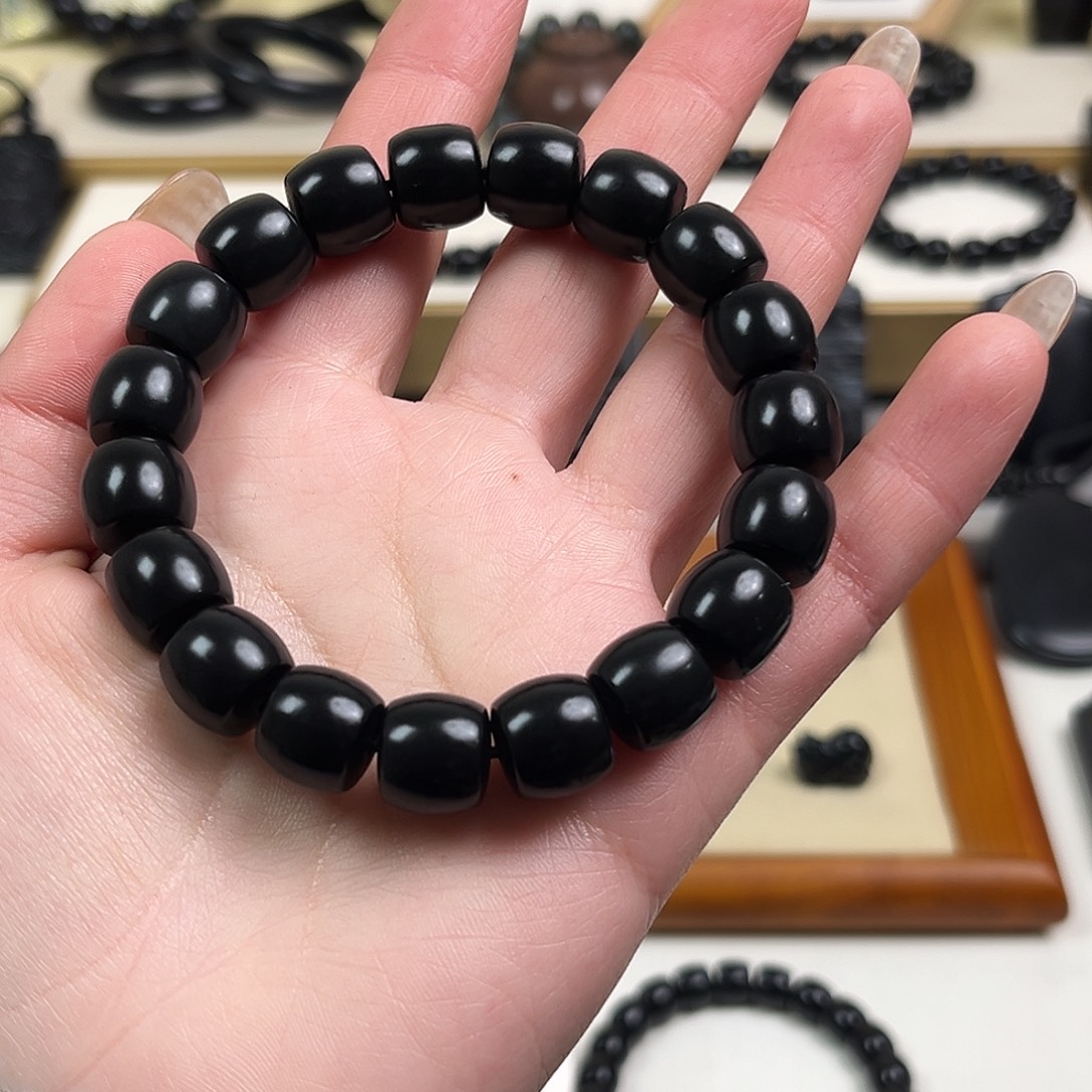 L***e和田玉（墨玉）未镶嵌颈饰卡15直切高