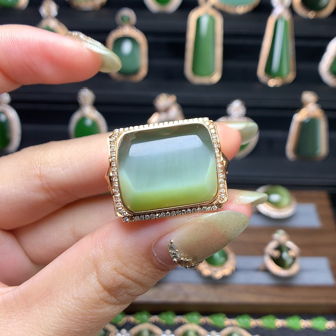 和田玉首饰18K金镶嵌宝**仪