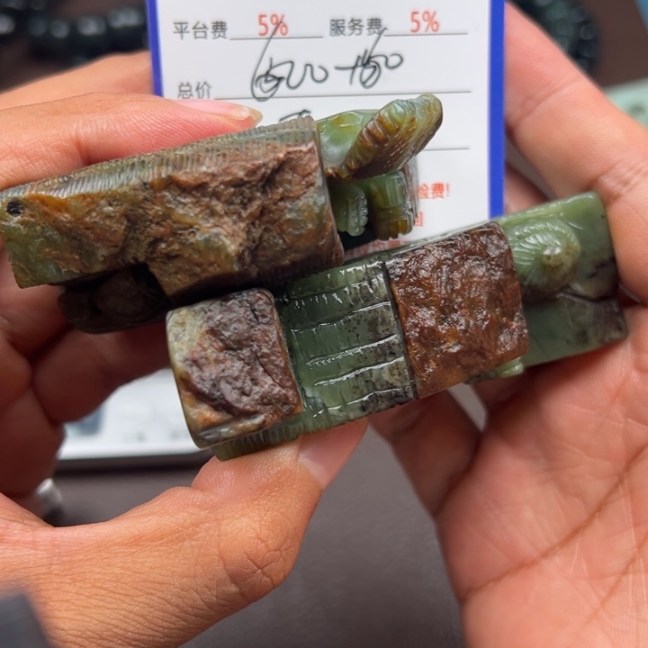 和田玉未镶嵌颈饰小**师