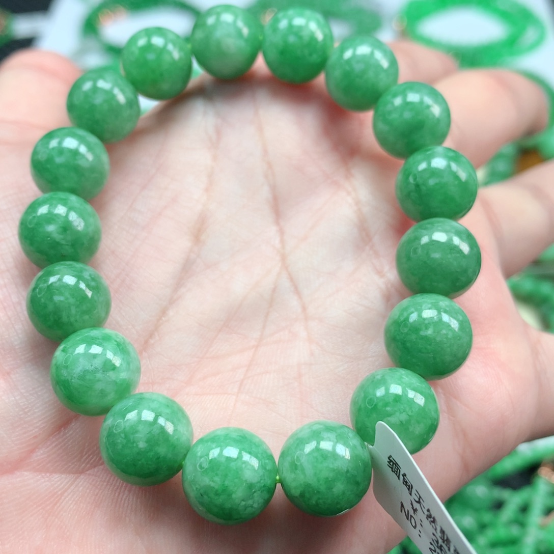 翡翠手链未镶嵌翡翠