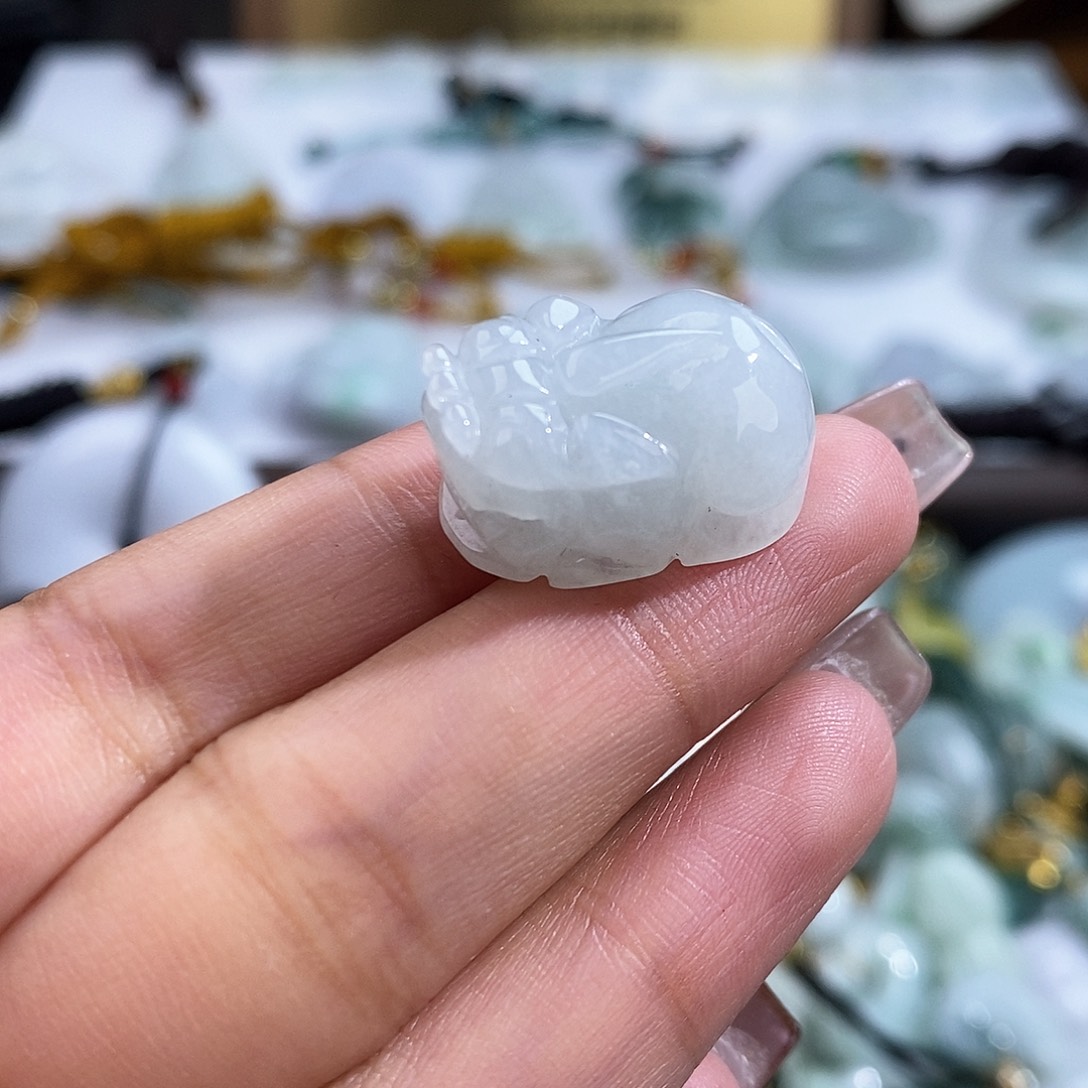 翡翠未镶嵌颈饰7604