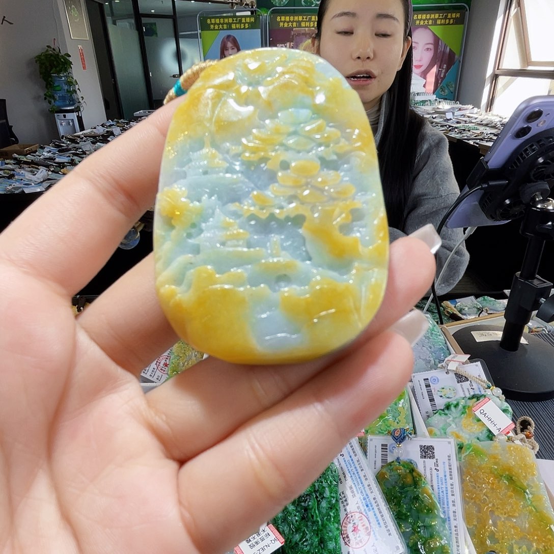 颈饰未镶嵌翡翠一