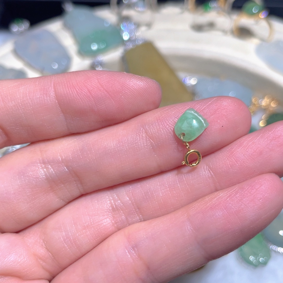 翡翠颈饰18K金镶嵌翡翠