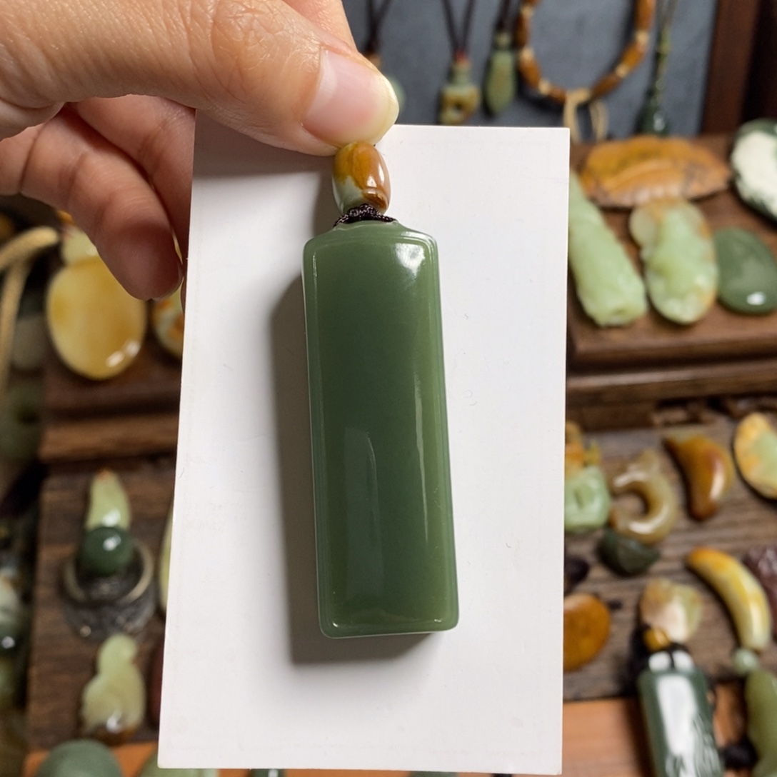 黑***⁶岫岩老玉（透闪石质玉）未镶嵌颈饰