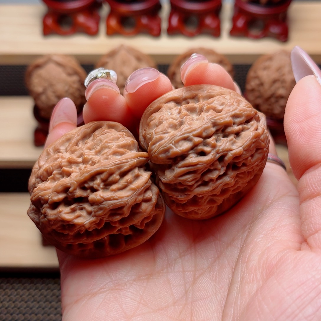 文玩核桃把件凹底