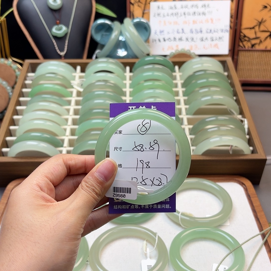 东陵石未镶嵌手镯