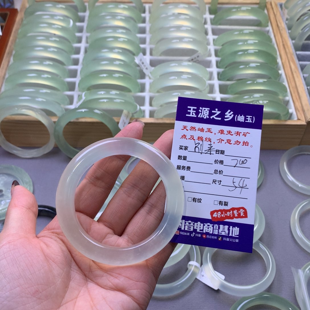 蛇纹石玉手镯未镶嵌别**姐