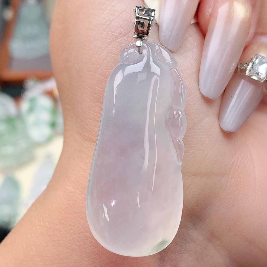 颈饰18K金镶嵌翡翠瓜