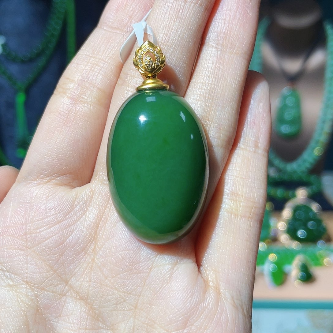 和田玉（碧玉）18K金镶嵌颈饰