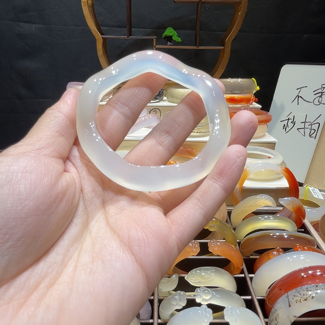 星***雅玛瑙/玉髓未镶嵌手镯