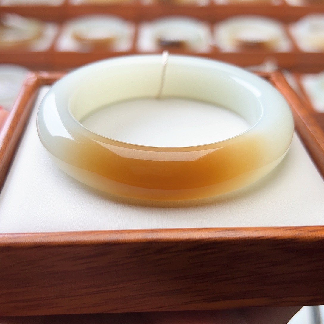 和田玉手镯未镶嵌56