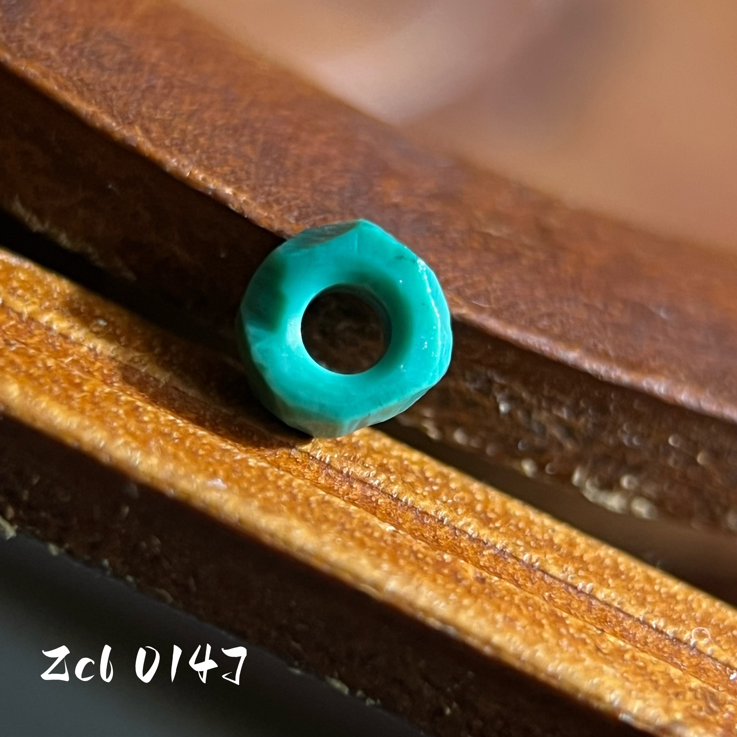 绿松石ZCL 0147  尺寸5.2*2.2左右