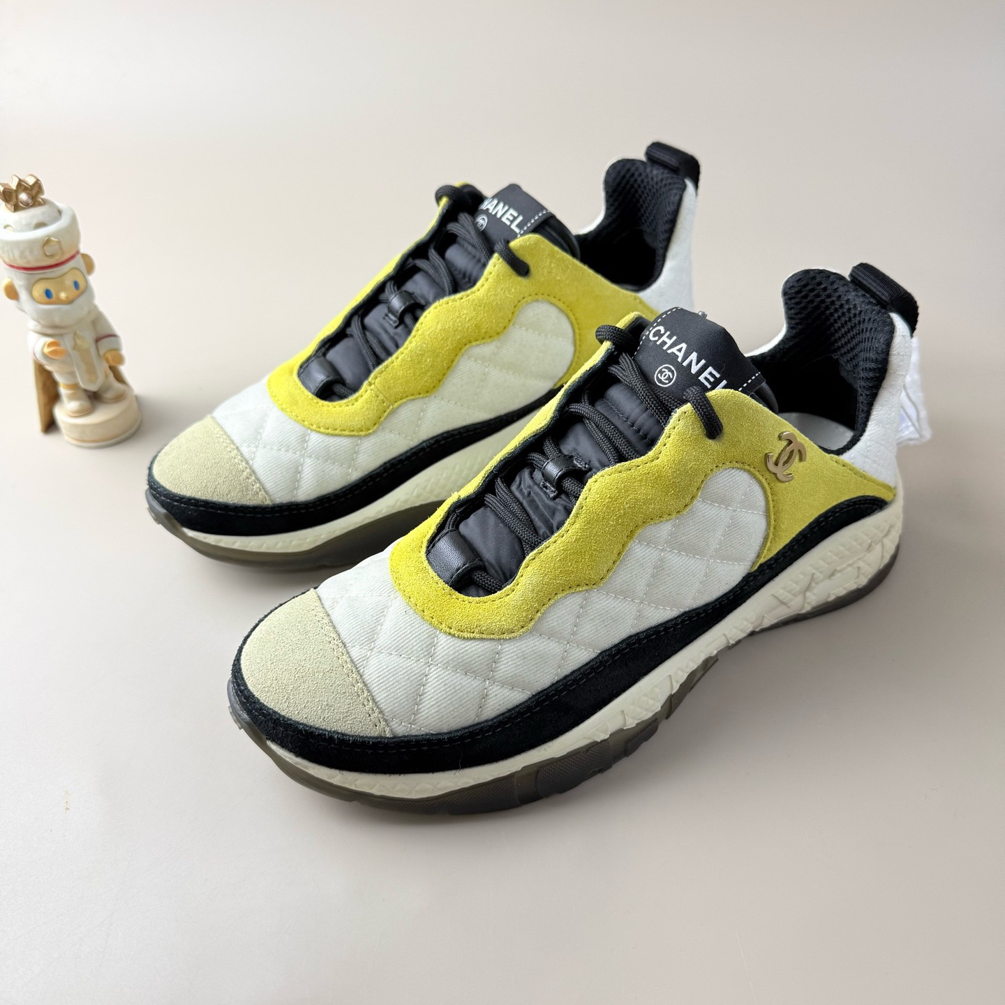 99新 Chanel/香奈儿 米白黄双C金标休闲鞋 38码 YLP4114