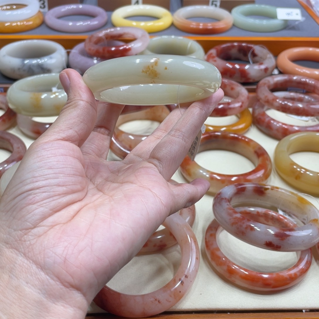 石英质玉手镯未镶嵌达***歪