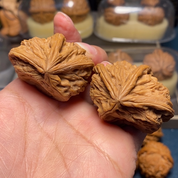 【闪购商品】文玩核桃把件四棱异形龙爪