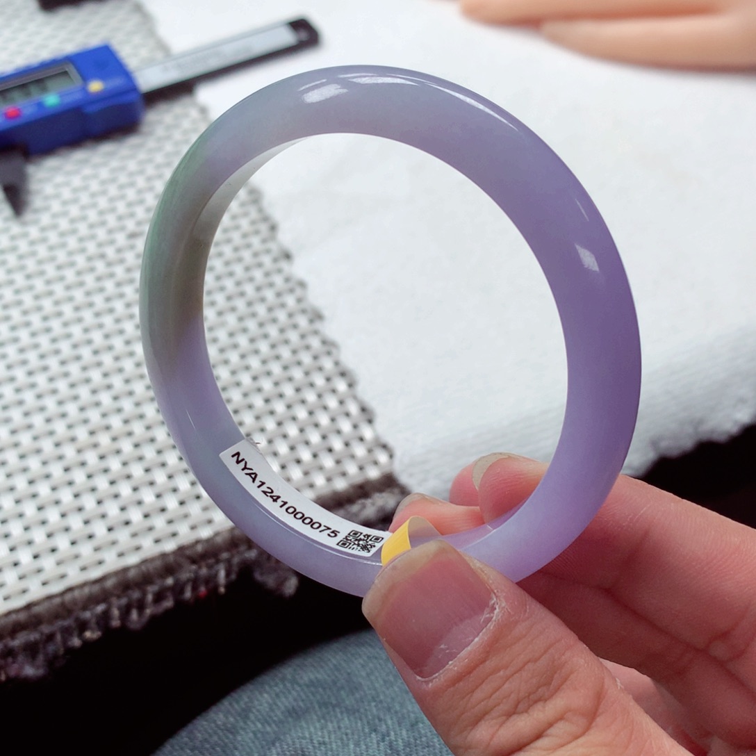 翡翠手镯未镶嵌缅甸