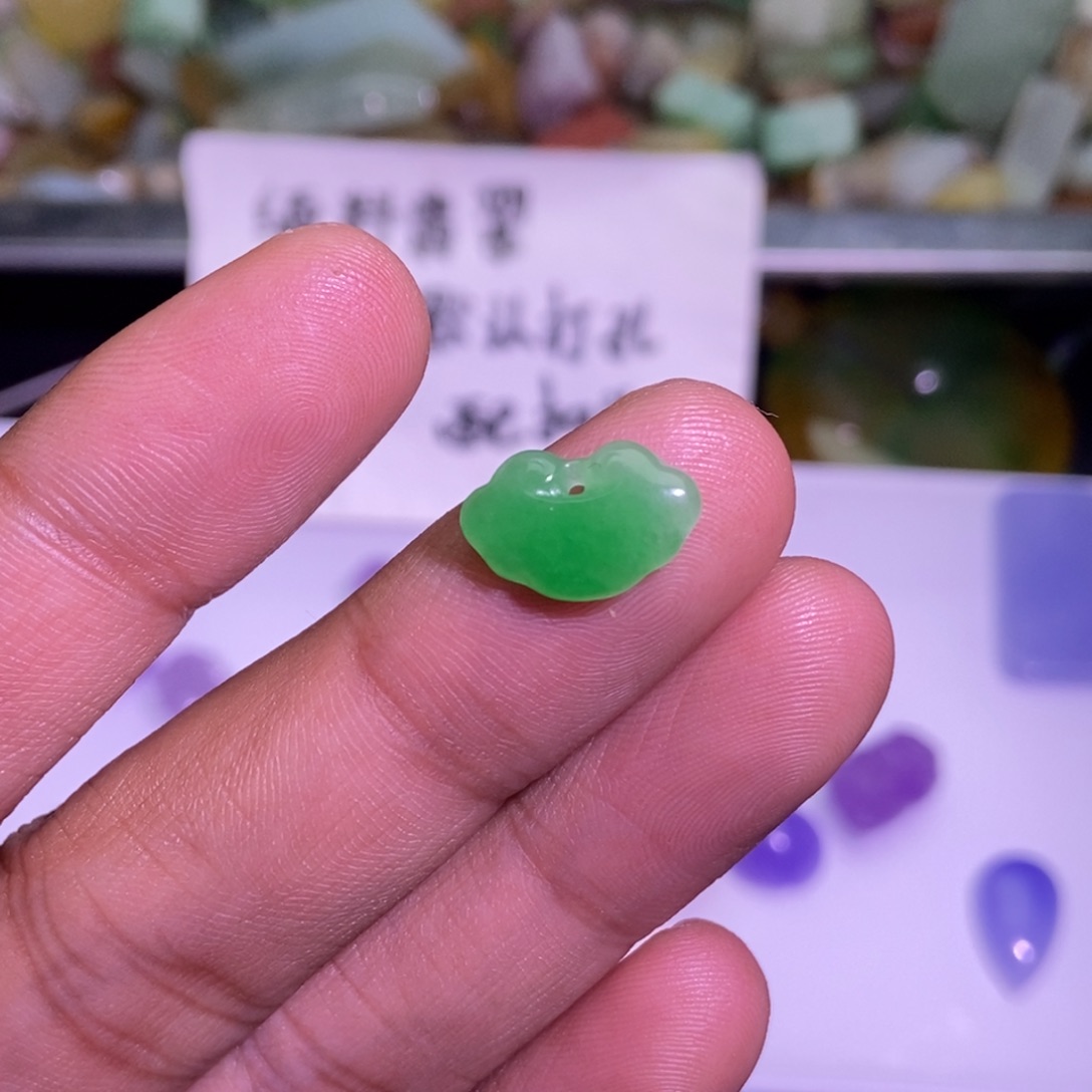 翡翠未镶嵌颈饰吊坠