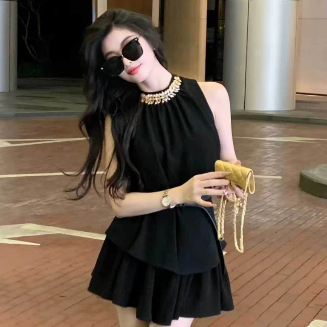 15712025新款黑色法式闪钻重工挂脖设计纯欲套装