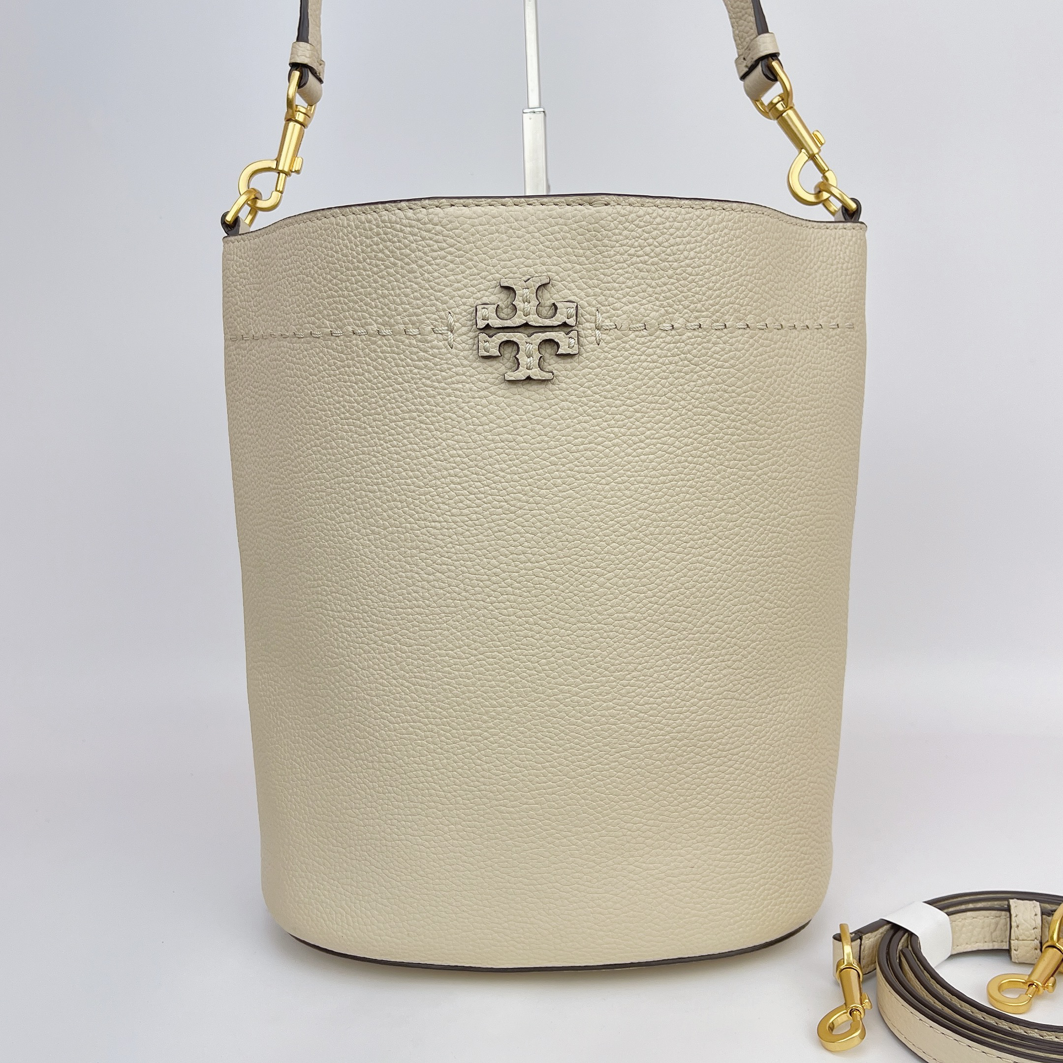 95新 TORY BURCH/汤丽柏琦 汤丽柏琦米色水桶 单肩包 底长21 N867